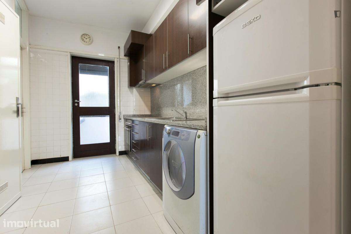 Quarto - localizado em Campanhã Porto - Grande imagem: 4/21