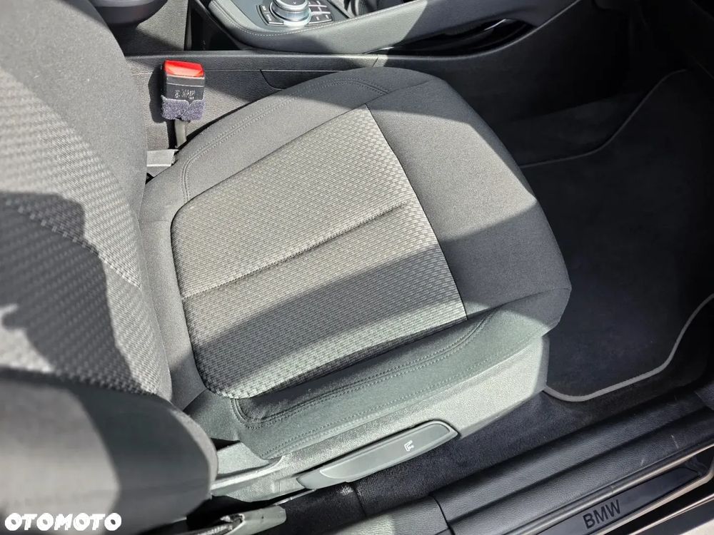 BMW X2 sDrive18d Business Edition sport - 24