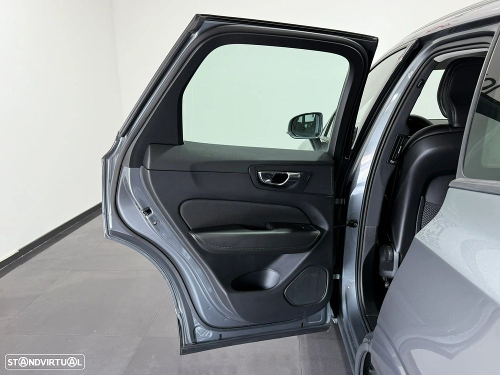 Volvo XC 60 2.0 D3 Momentum Plus - 40