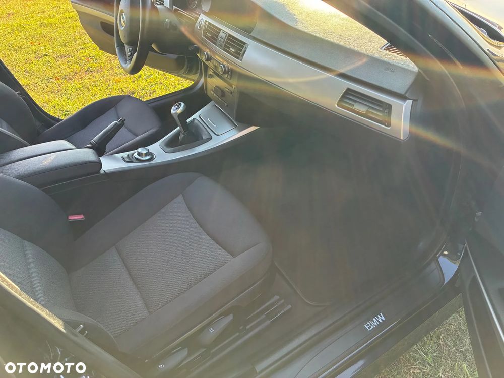 BMW Seria 3 320i - 5