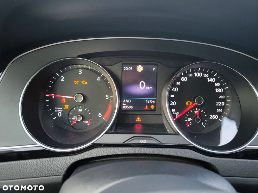 Volkswagen Passat 2.0 TDI SCR DSG Business - 14