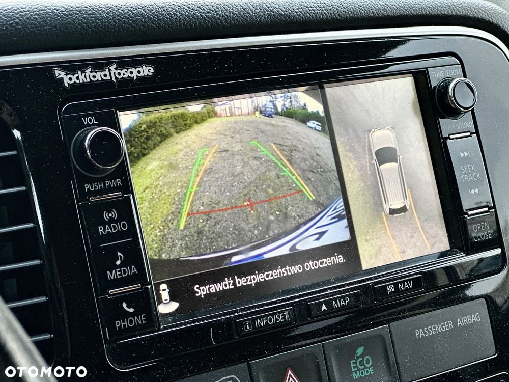 Mitsubishi Outlander 2.0 Instyle Navi 4WD CVT - 23