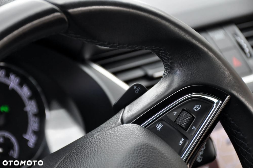 Skoda Octavia 2.0 TDI Elegance DSG - 35
