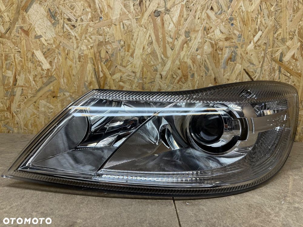 SKODA OCTAVIA 2 II BI XENON LIFT SKRĘTNY KOMPLETNA LEWA LAMPA 1Z1941015G