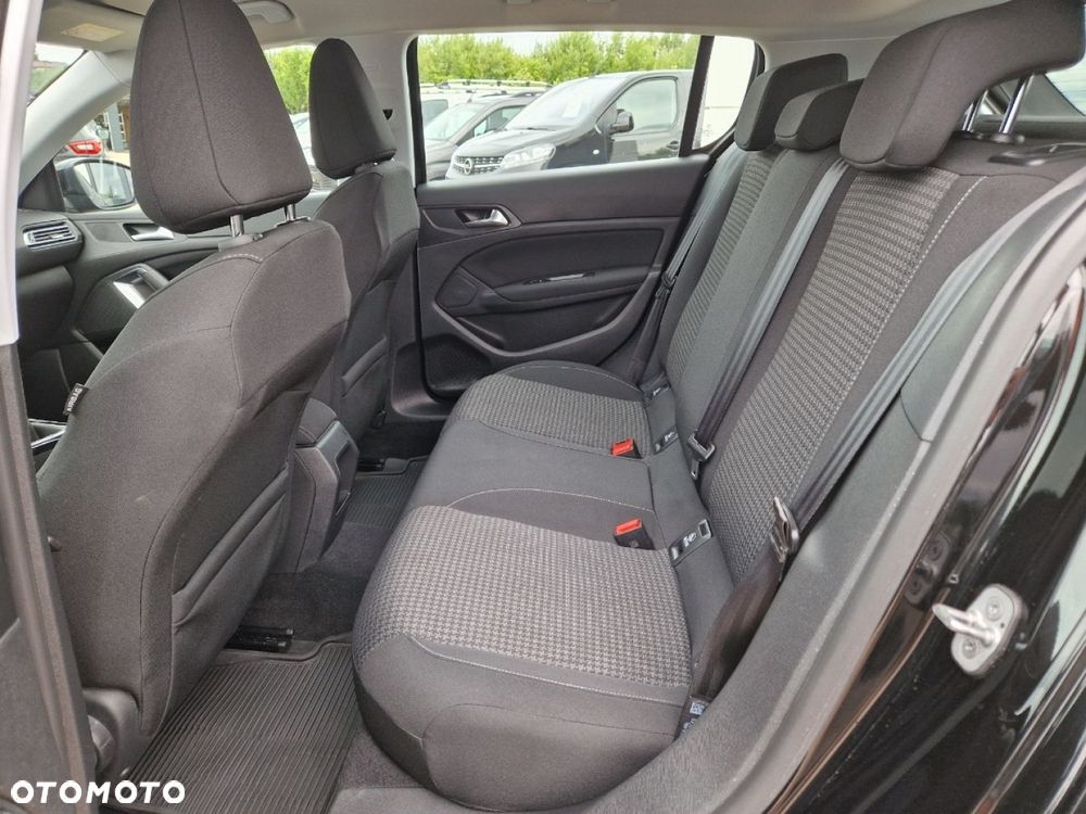 Peugeot 308 - 8