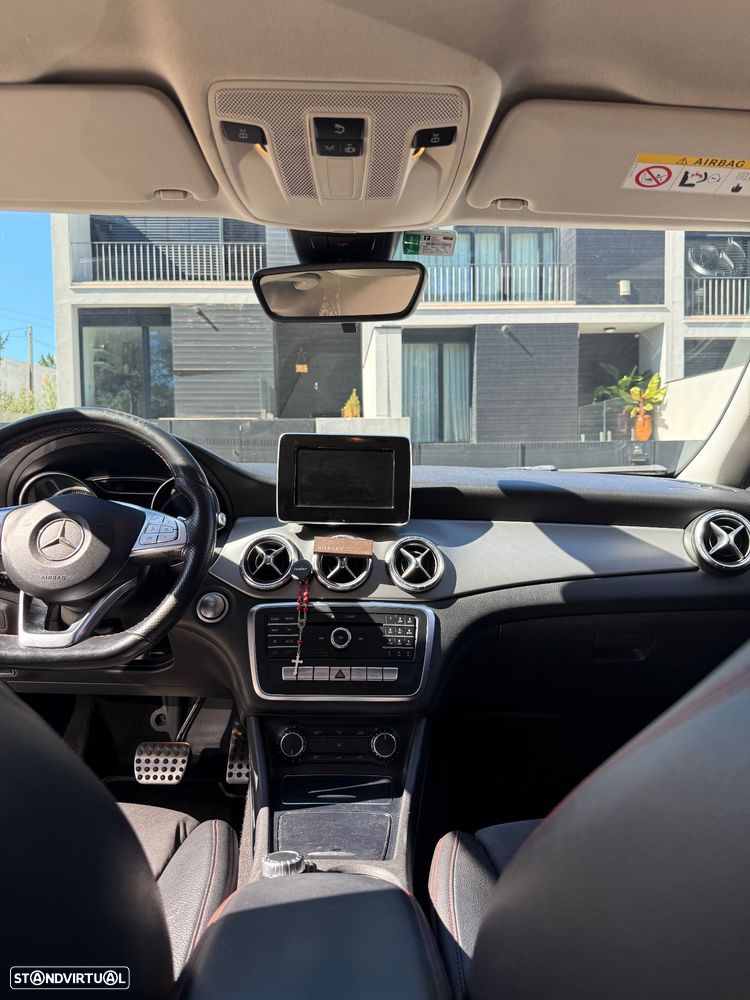 Mercedes-Benz CLA 200 d 7G-DCT - 14