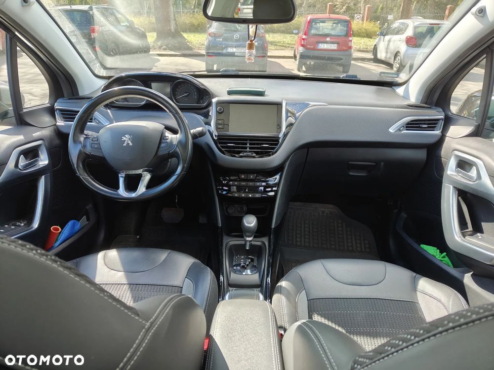 Peugeot 2008 1.2 Pure Tech Allure S&S EAT6 - 8