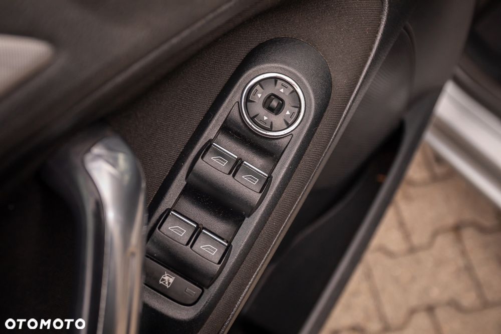 Ford Galaxy 2.0 TDCi DPF Ghia - 24