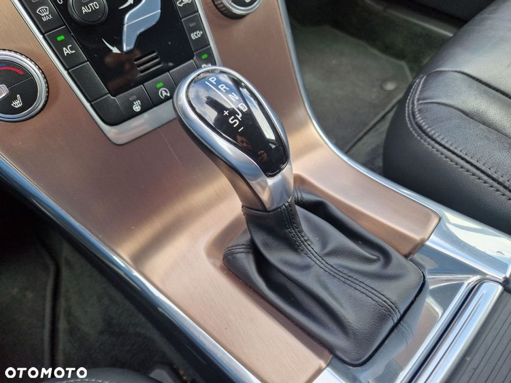 Volvo XC 60 D4 Momentum - 15