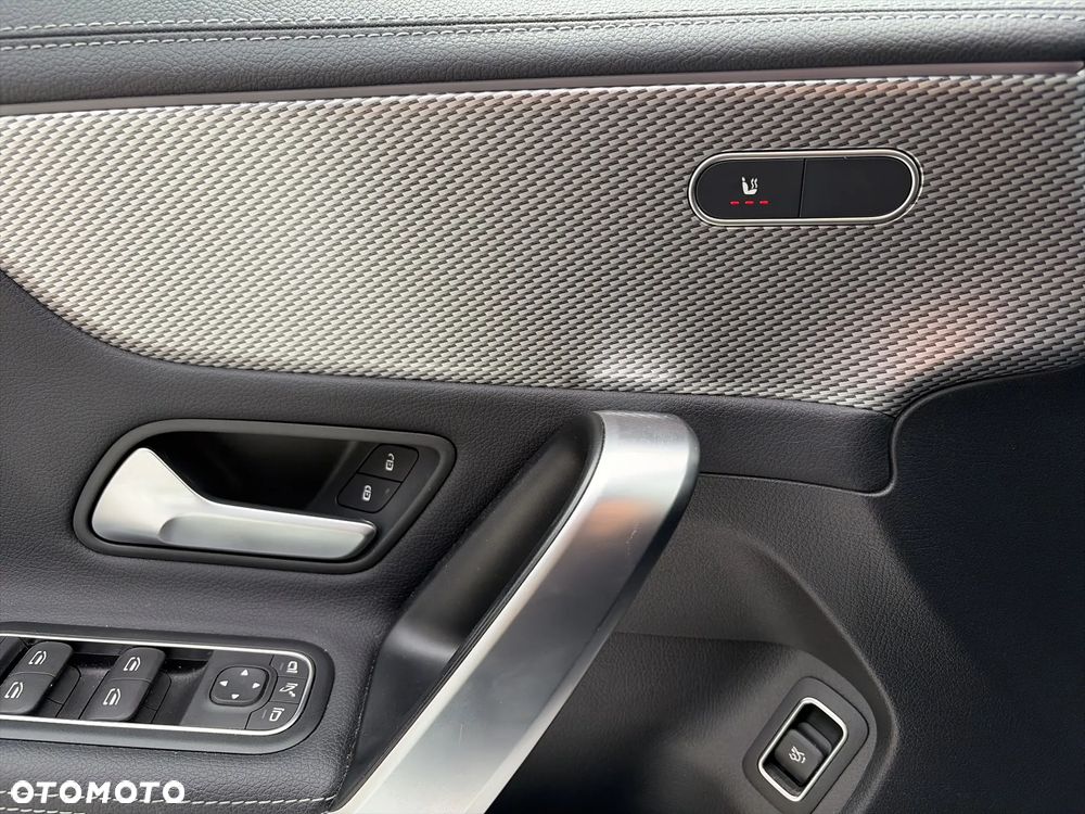 Mercedes-Benz CLA 200 Progressive 7G-DCT - 30