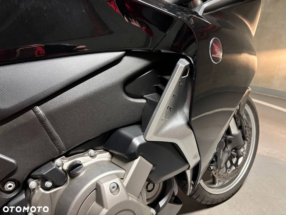 Honda VFR - 11