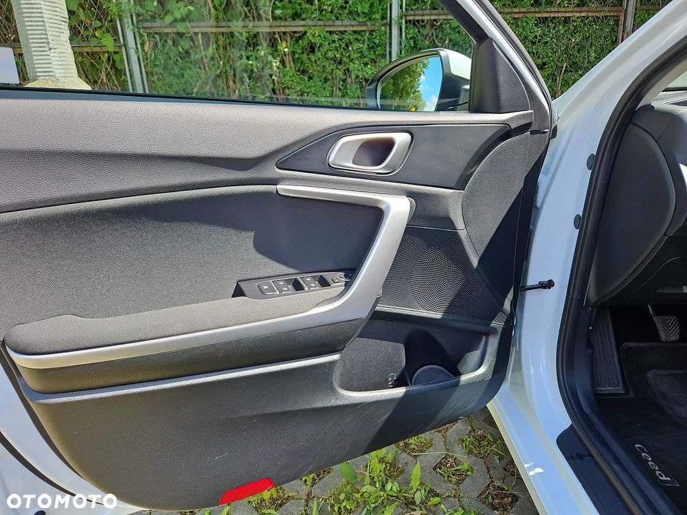 Kia Ceed 1.5 T-GDI M - 10