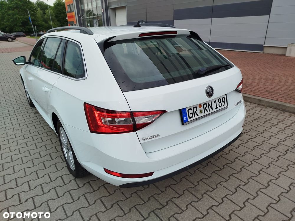 Skoda Superb 2.0 TDI DSG Ambition - 6