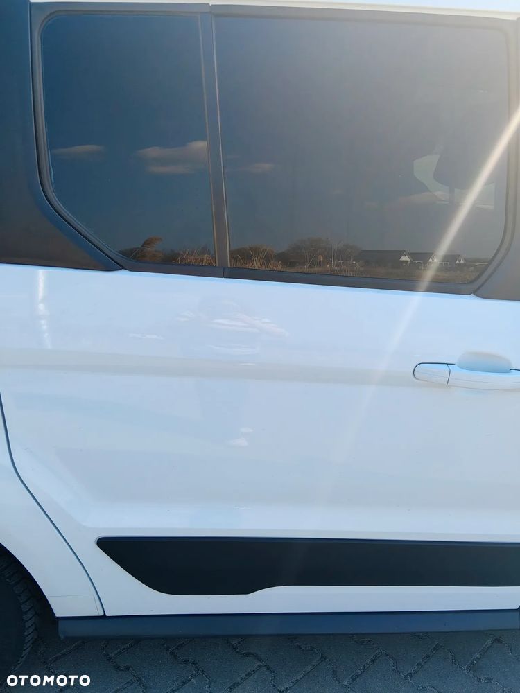 Ford Tourneo Connect - 13