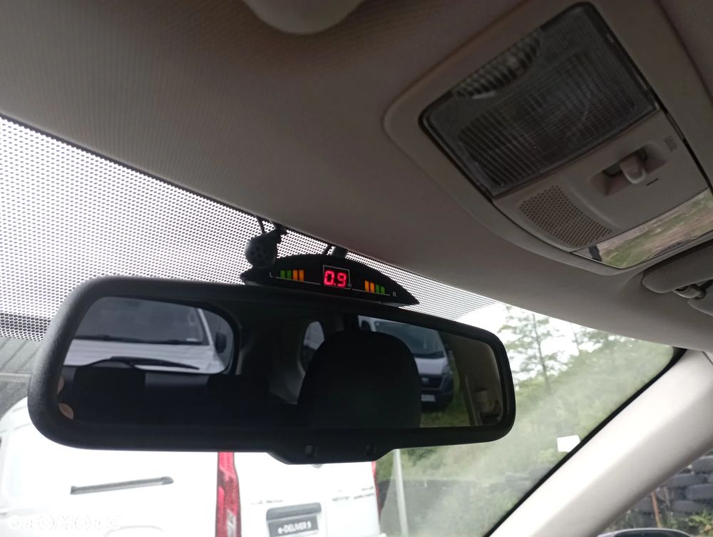 Mitsubishi Outlander 2.0 Invite + 2WD - 12