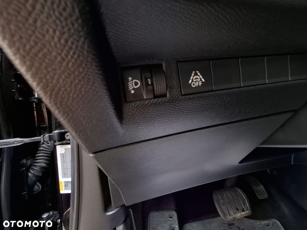 Peugeot 2008 PureTech 130 EAT8 GT - 26