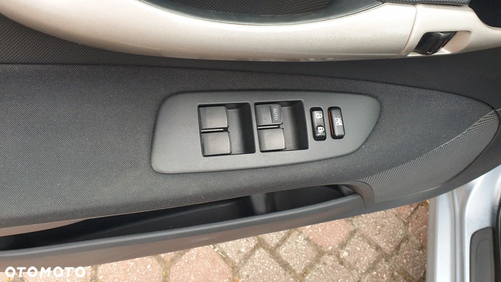 Toyota Auris 1.33 VVT-i Life - 10