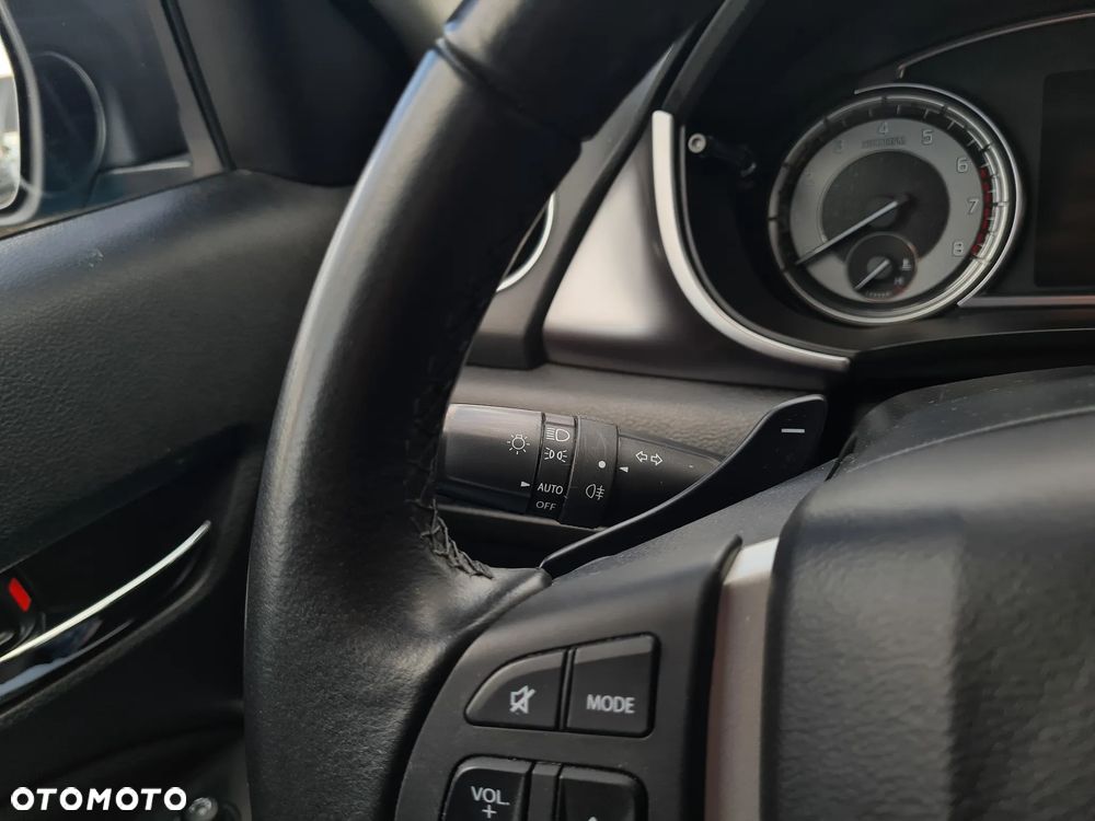 Suzuki Vitara ver-1-5-strong-hybrid-premium-2wd-ags - 13