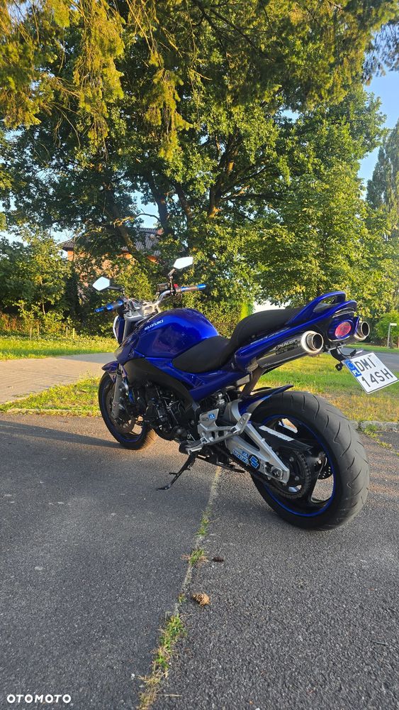 Suzuki GSR - 10
