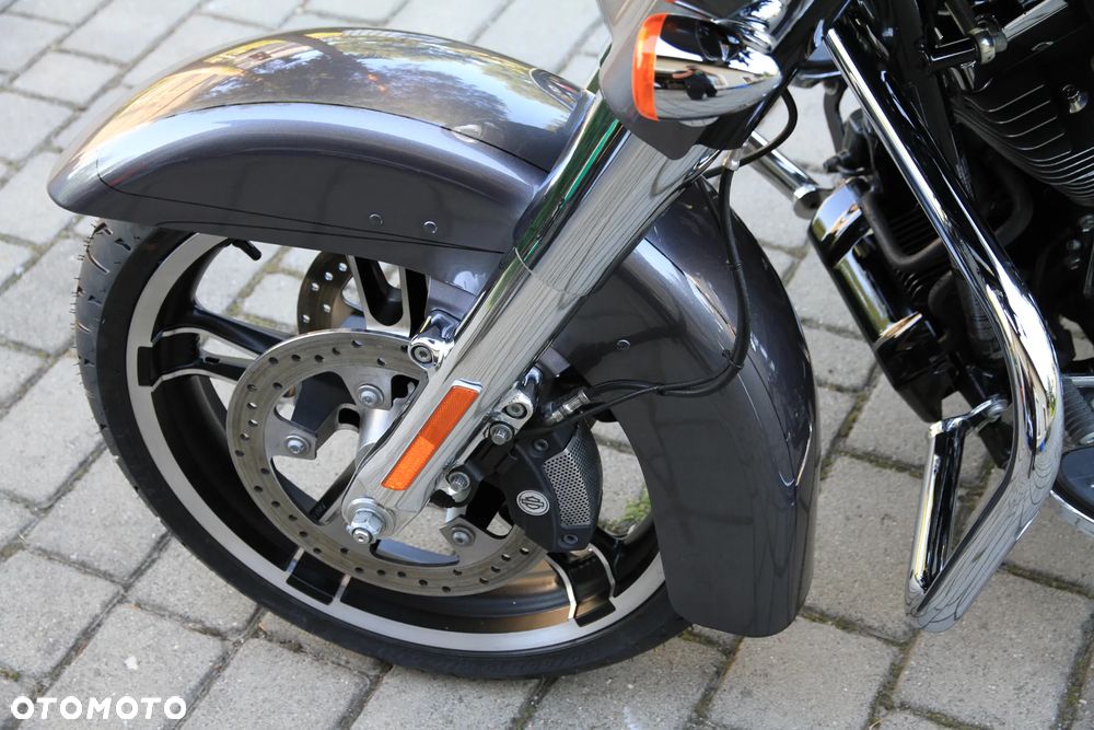 Harley-Davidson Touring Street Glide - 22