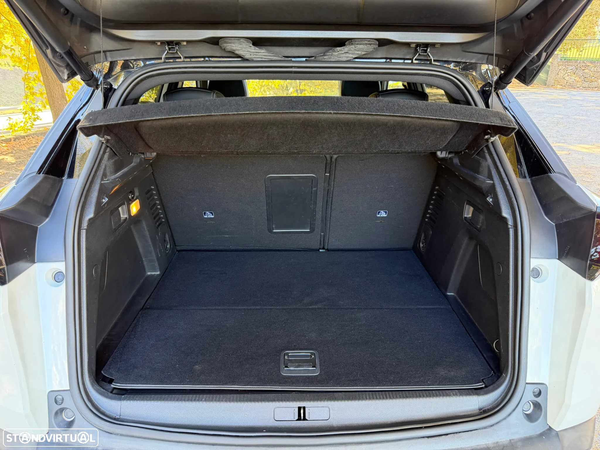 Peugeot 3008 1.6 Hybrid4 GT Pack e-EAT8 - 33