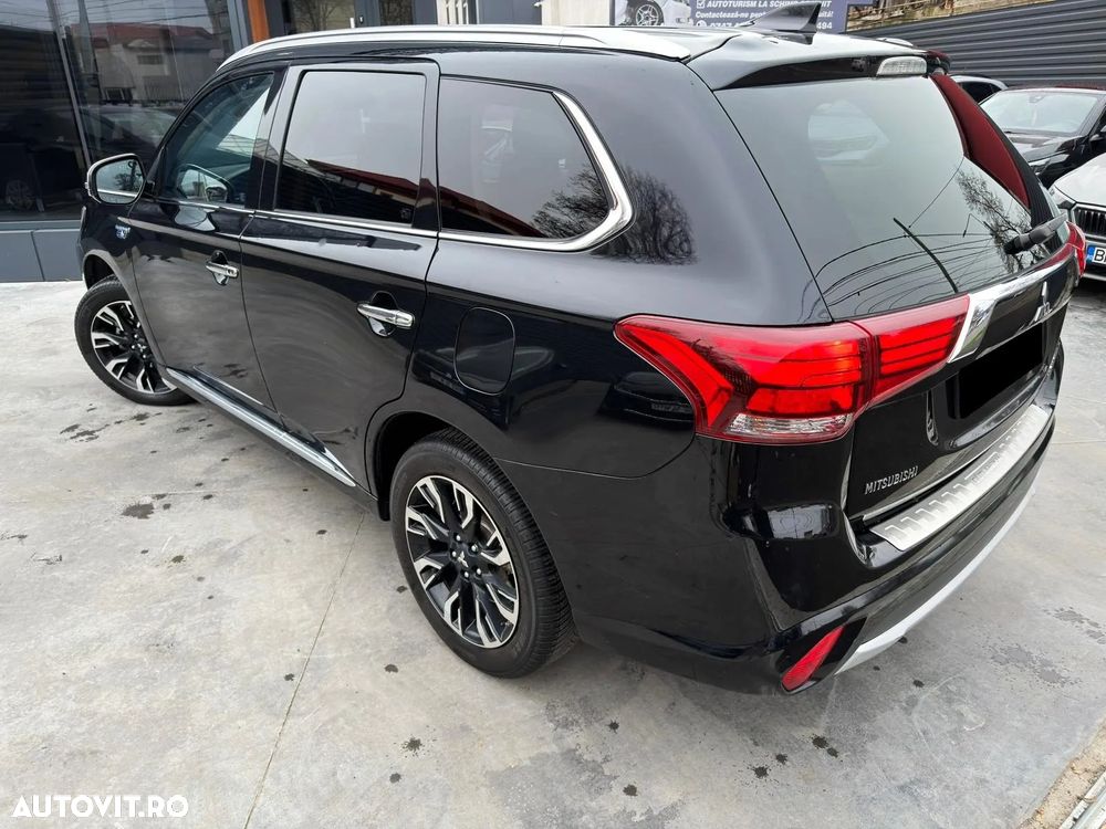 Mitsubishi Outlander - 9