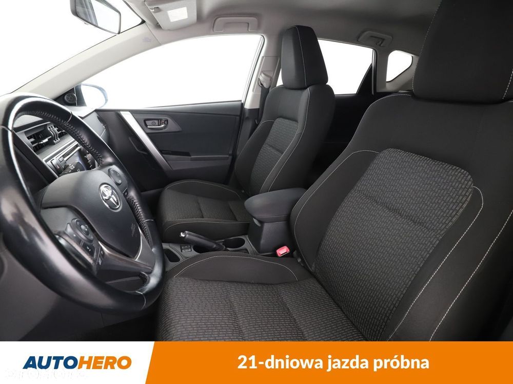 Toyota Auris - 11