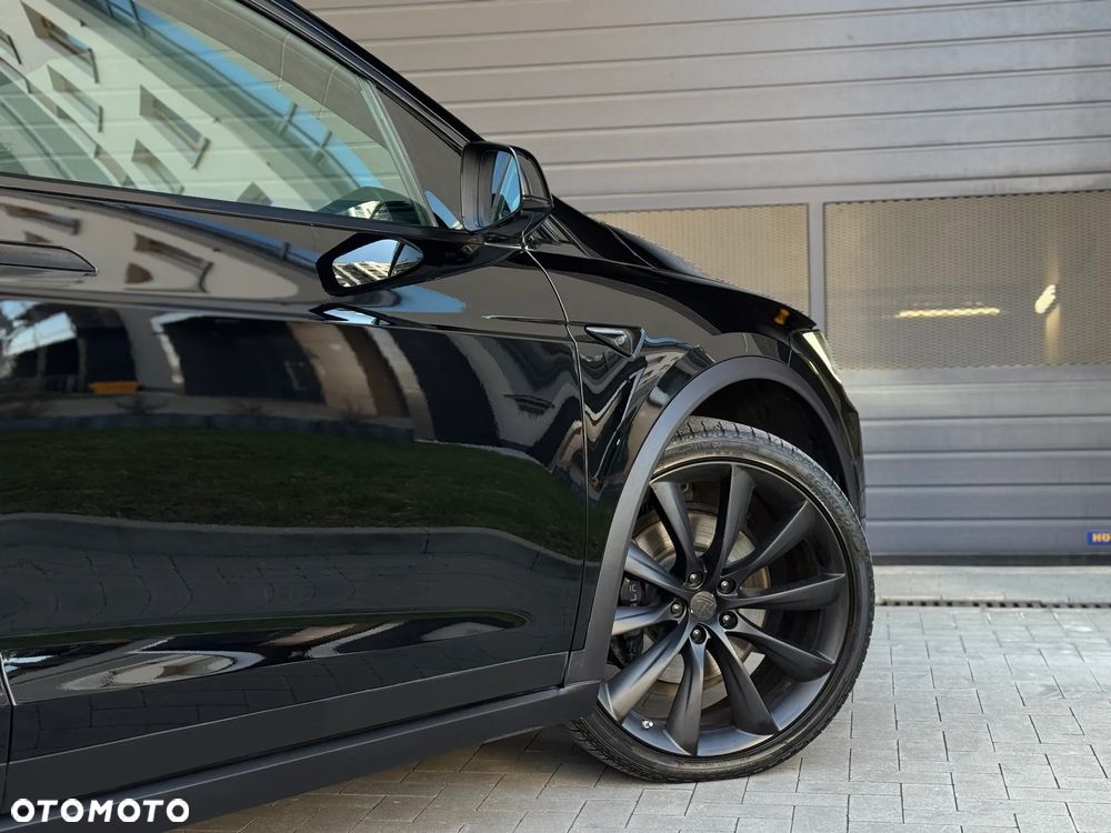 Tesla Model X - 7