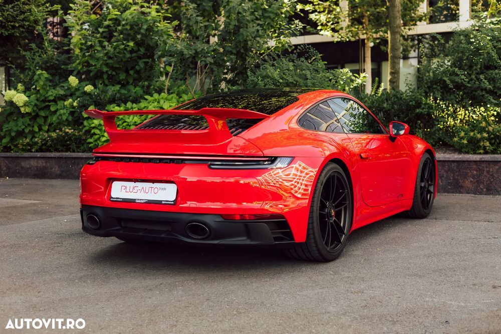 Porsche 911 Carrera 4 GTS PDK - 9