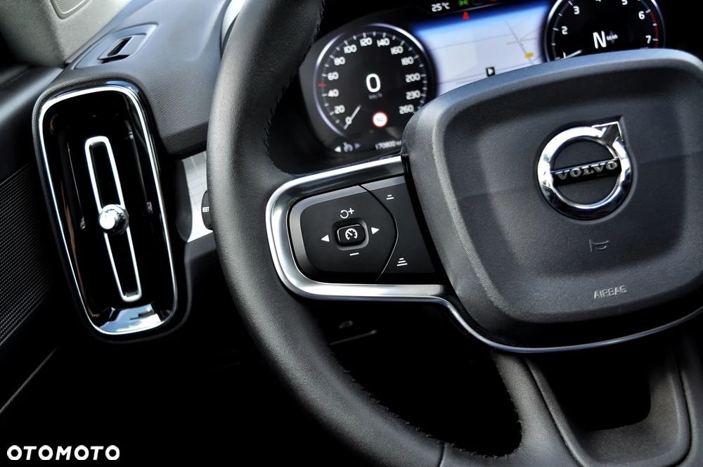 Volvo XC 40 T3 Momentum Pro - 31