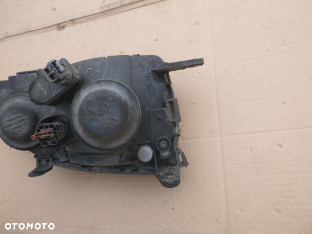 LAMPA LEWY PRZÓD LEWA PRZEDNIA PRAWY PRZÓD PRAWA PRZEDNIA TOYOTA AVENSIS I 97-02 - 10