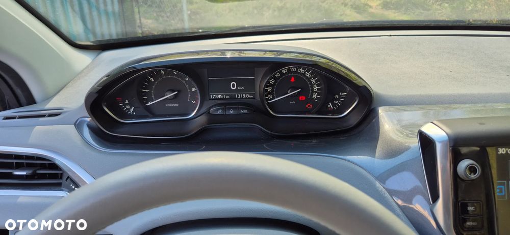 Peugeot 208 1.2 PureTech Allure - 19