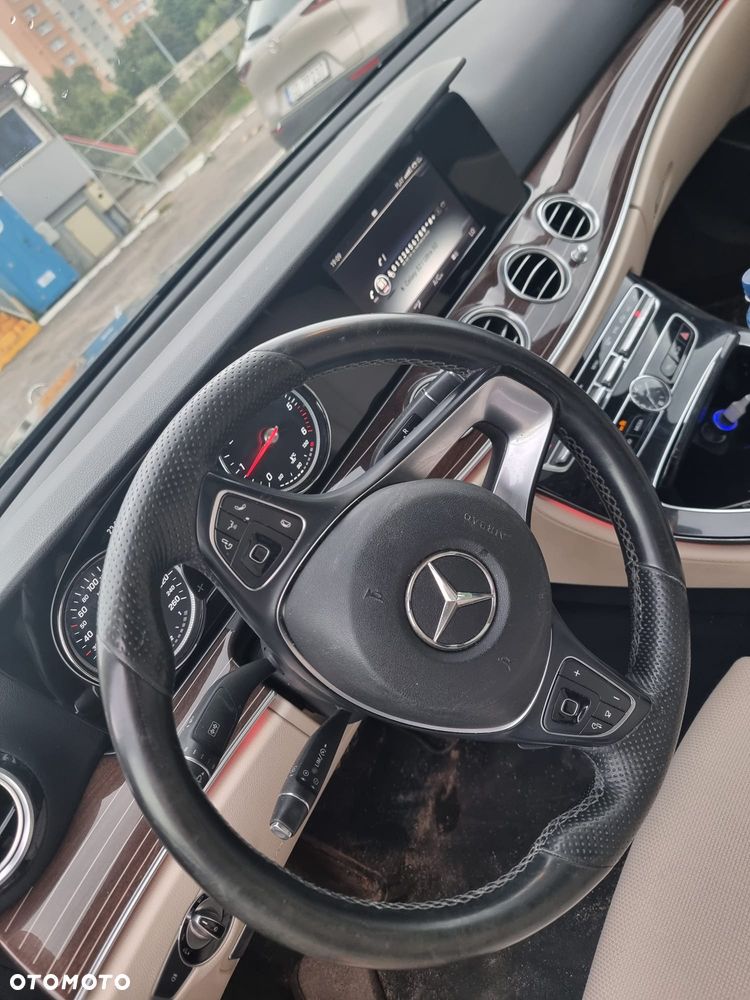 Mercedes-Benz Klasa E 220 d 4-Matic 9G-TRONIC - 4
