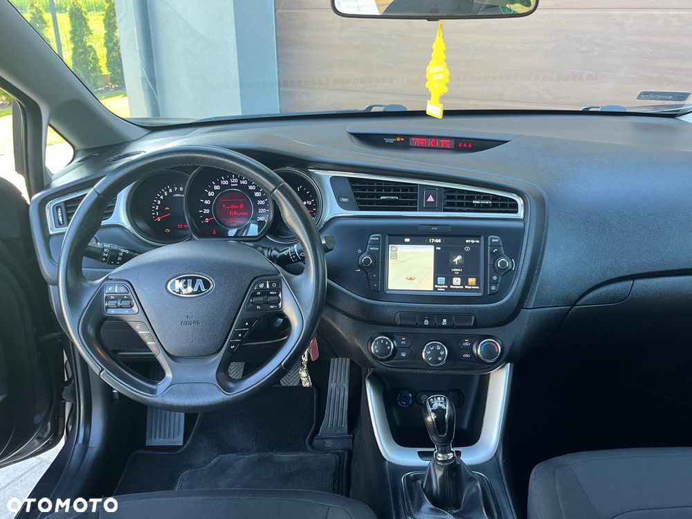 Kia Ceed - 11