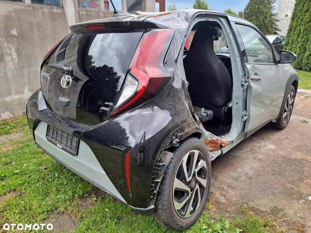 Toyota Aygo X Black&White - 3