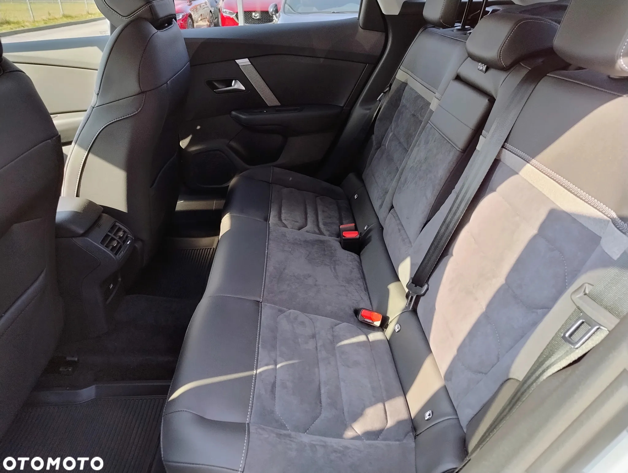 Citroën C4 1.2 PureTech Max S&S EAT8 - 26