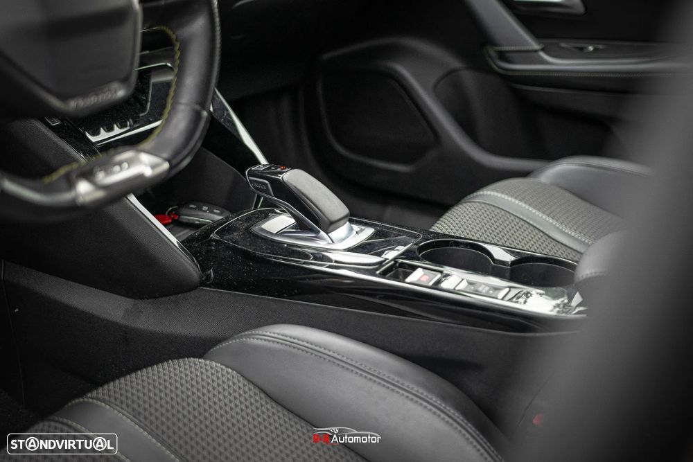 Peugeot e-2008 50 kWh GT - 16