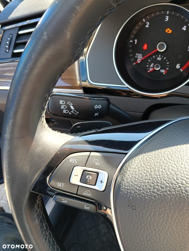 Volkswagen Passat 2.0 TDI SCR DSG Highline - 18