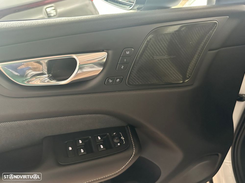 Volvo XC 60 2.0 D4 R-Design Geartronic - 11