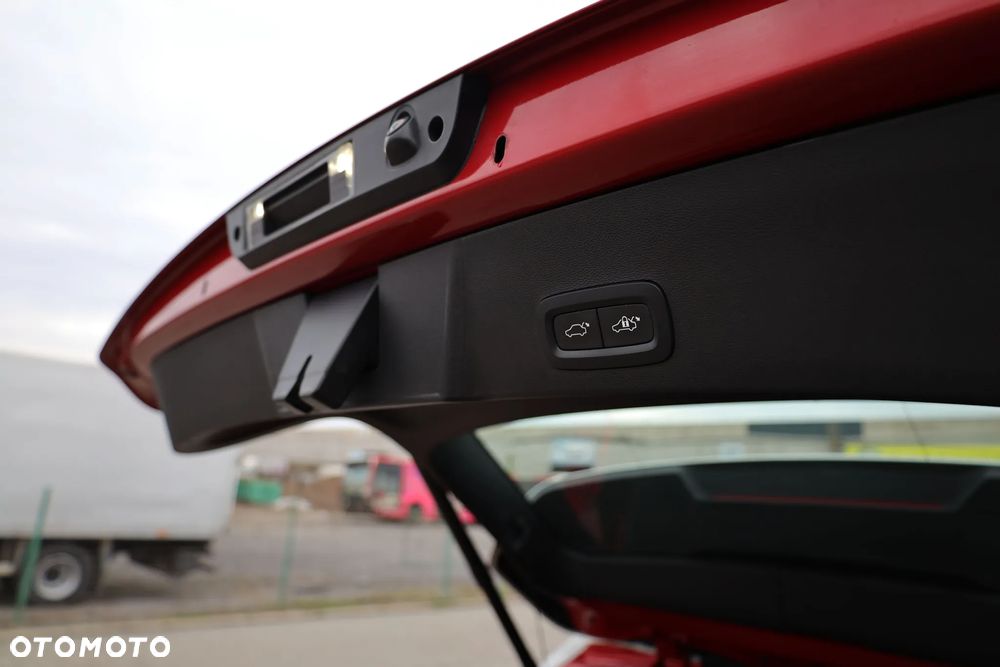 Volvo XC 40 D4 AWD Geartronic R-Design - 32