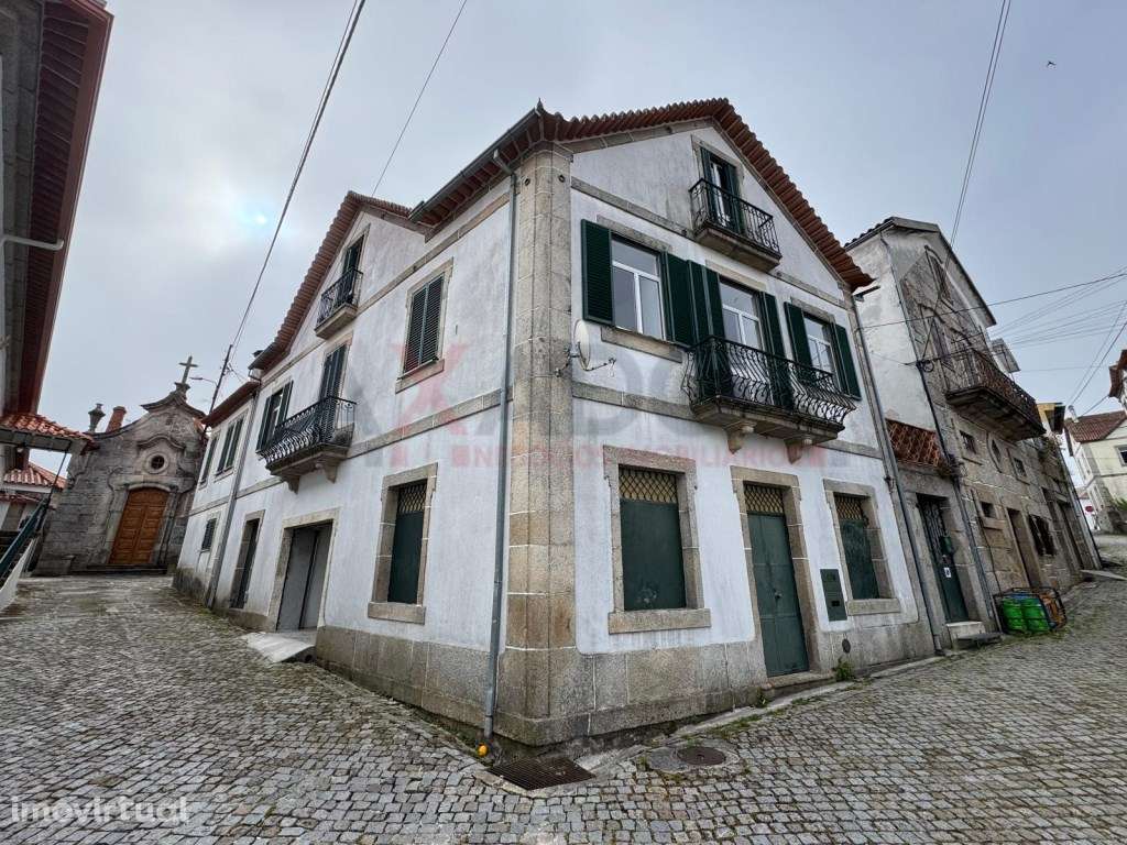 Moradia com 3 Apartamentos Independentes em Paranhos da Beira - Ser... - Grande imagem: 2/5