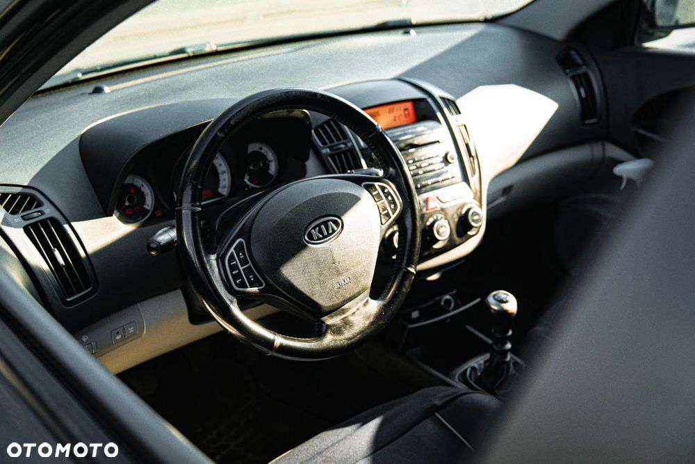 Kia Ceed - 25