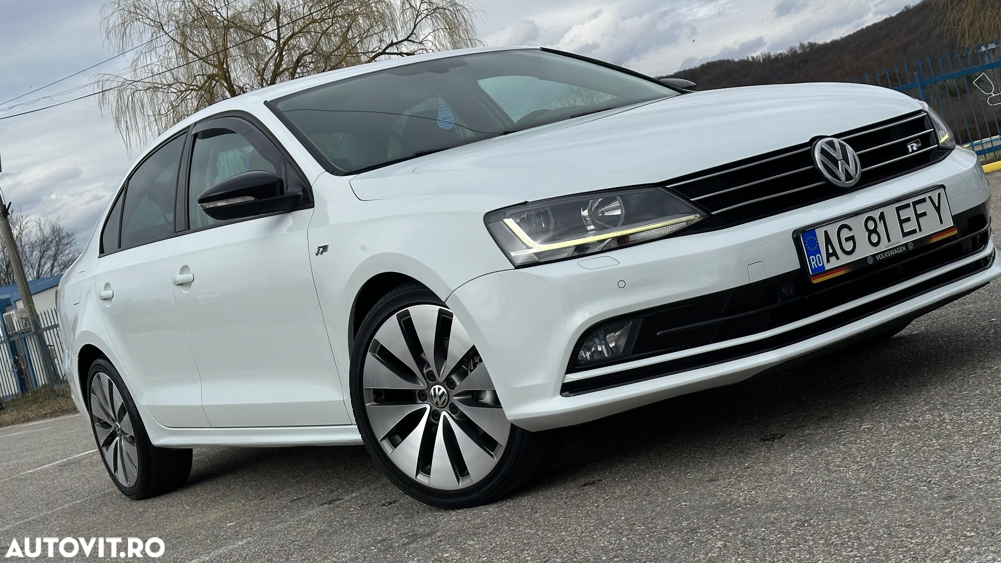 Volkswagen Jetta 2.0 TDI DSG Highline - 24