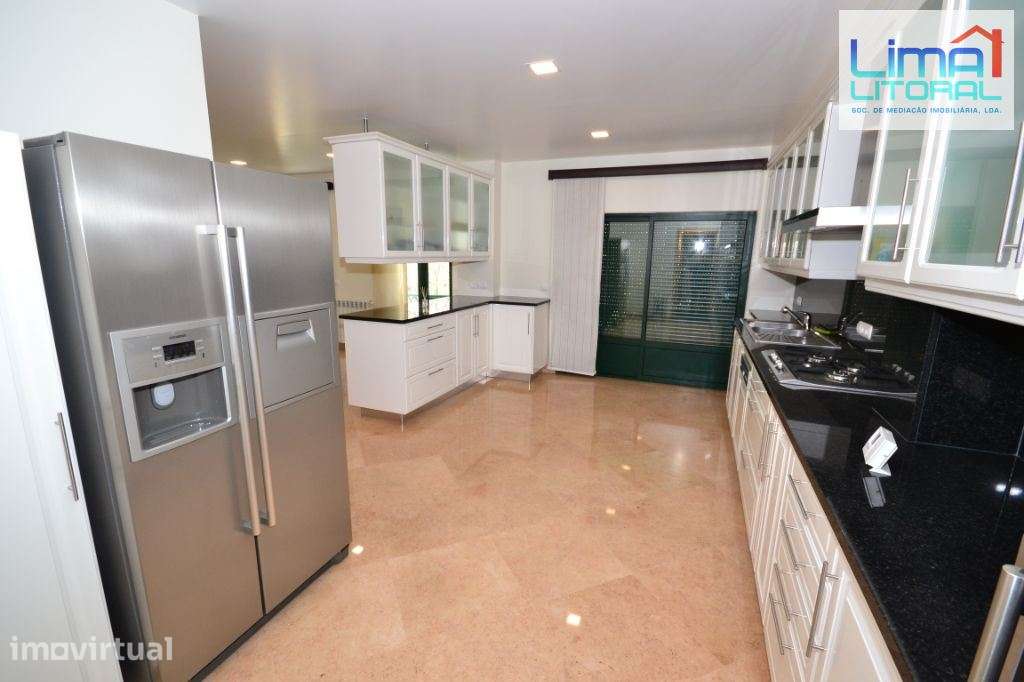 T4 DUPLEX - 330 M2 - CENTRO DE LEIRIA - Vista Castelo/Rio Lis - Grande imagem: 4/21