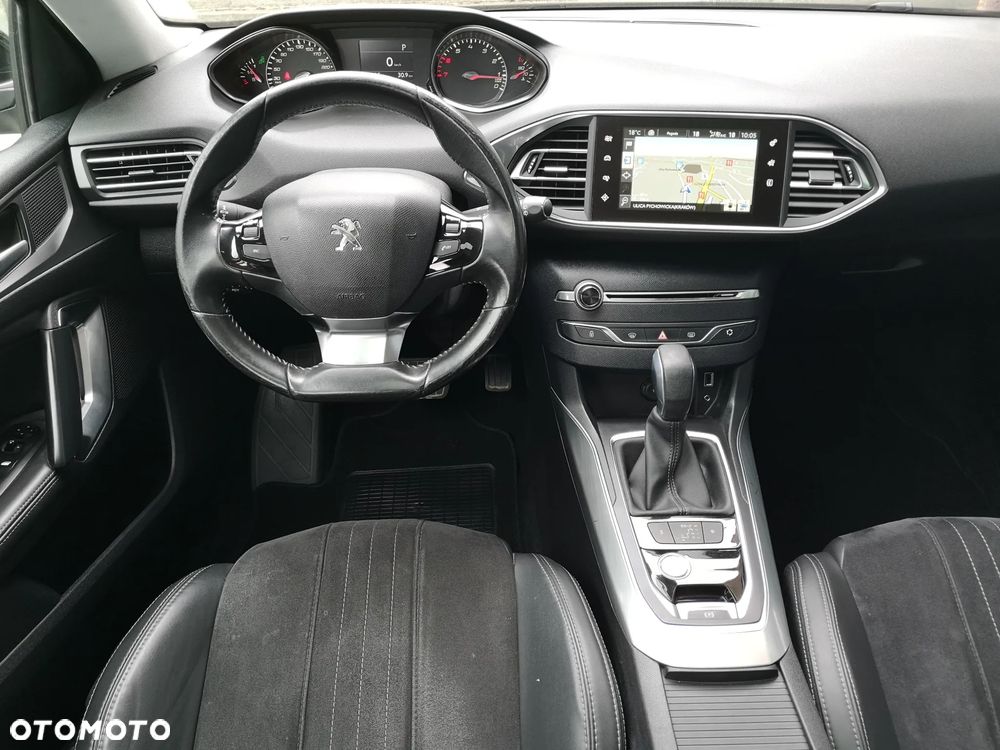Peugeot 308 PureTech 130 GPF EAT8 Stop & Start Allure Business-Paket - 13
