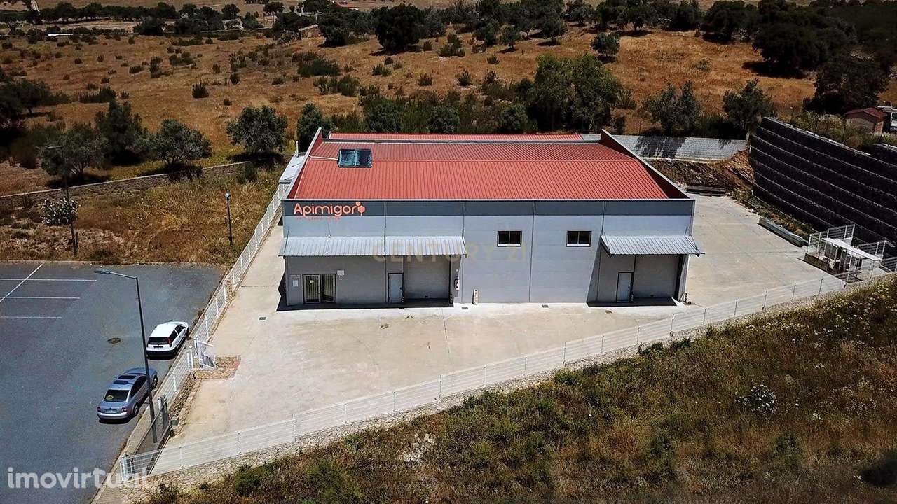 Edifício, Armazéns e Atividade Industrial. - Grande imagem: 2/41