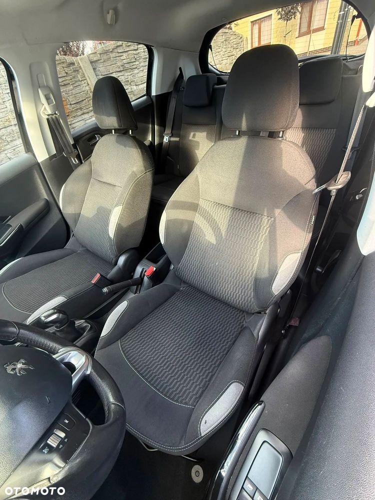 Peugeot 208 82 PureTech Style - 13