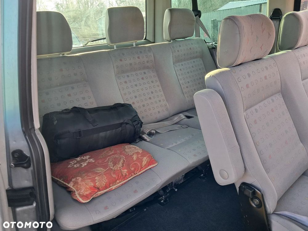 Volkswagen Caravelle - 9