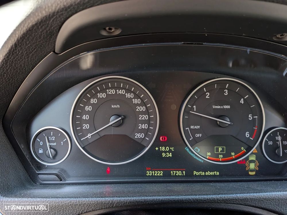 BMW 320 d LifeStyle Auto - 4