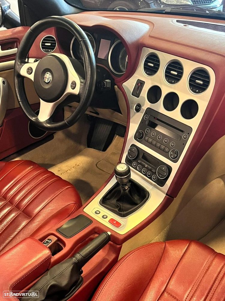 Alfa Romeo Spider 2.4 JTDM - 6